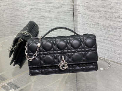 Elegant Leather Top Handle Bag