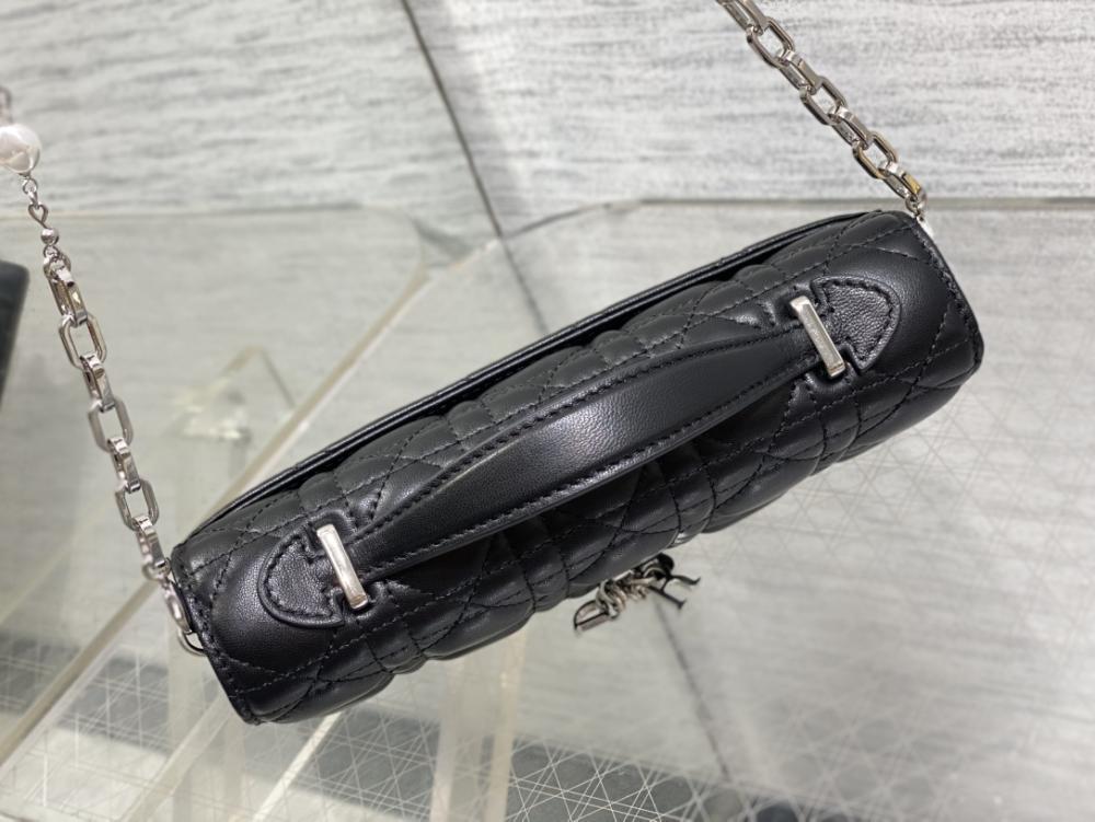 Elegant Leather Top Handle Bag