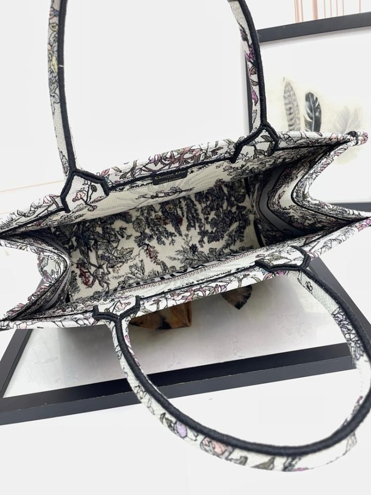 Modern Luxury Embroidered Shoulder Bag