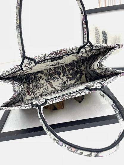 Modern Luxury Embroidered Shoulder Bag