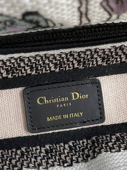 Classic Shoulder Bag