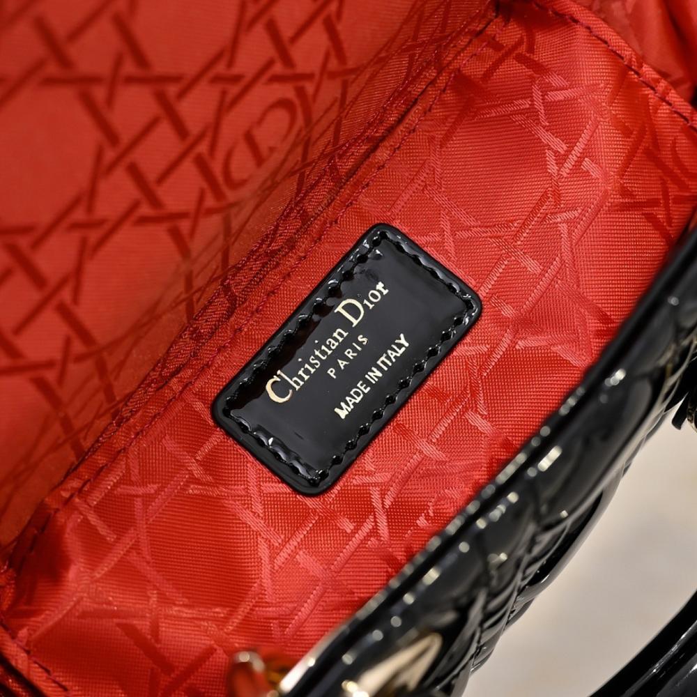 Classic Italian-Inspired Leather Shoulder Bag