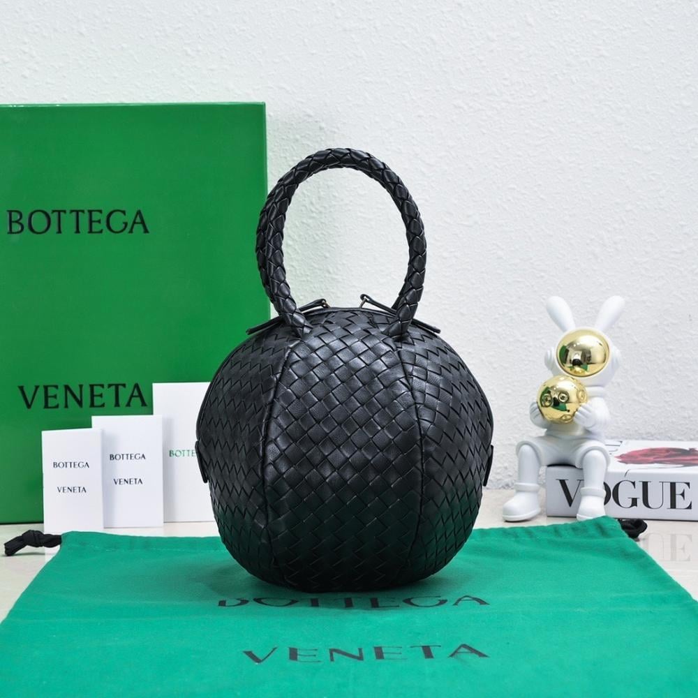 Stylish Refined Lambskin Shoulder Bag