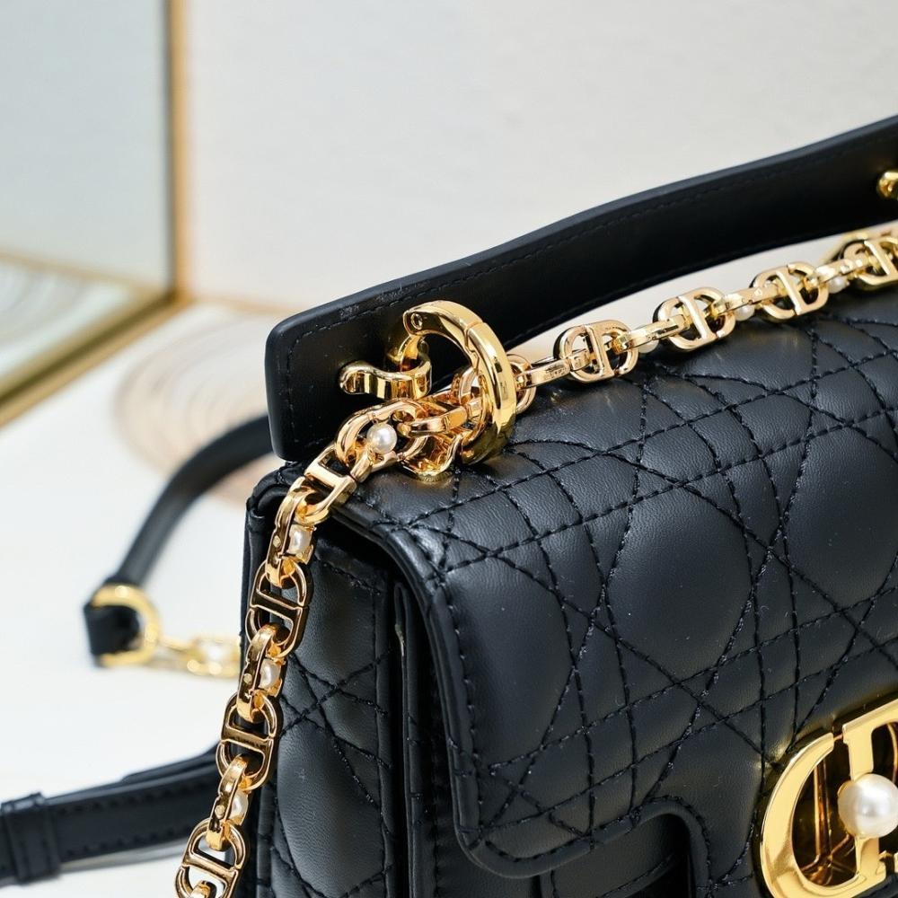 Elegant Refined White Leather Crossbody Bag