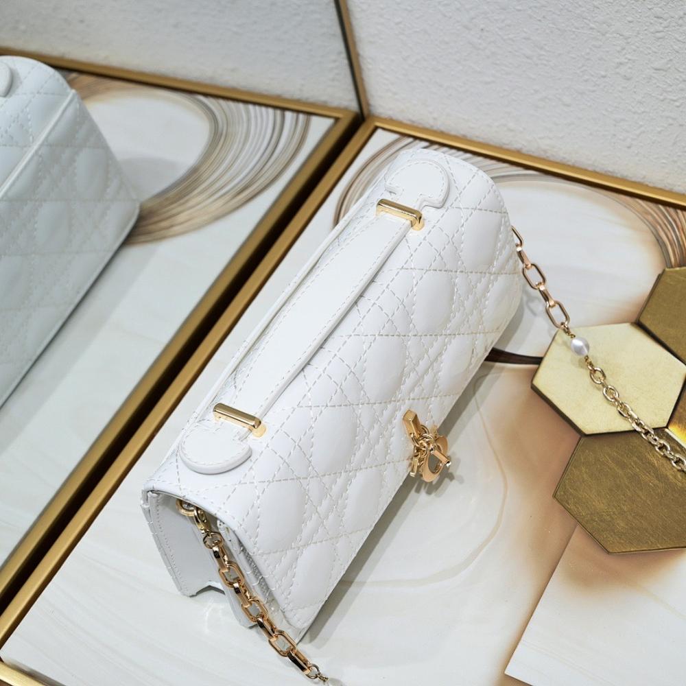 Classic Refined Leather Shoulder Bag