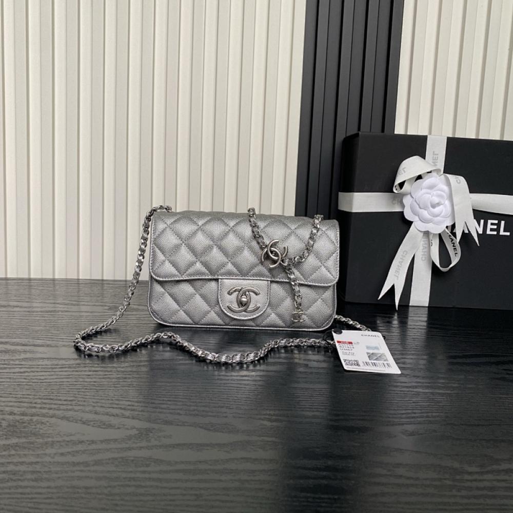Classic Shoulder Bag
