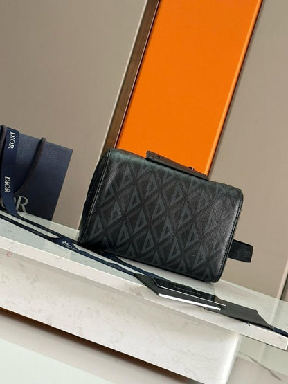 Elegant Leather Top Handle Bag – Special Edition