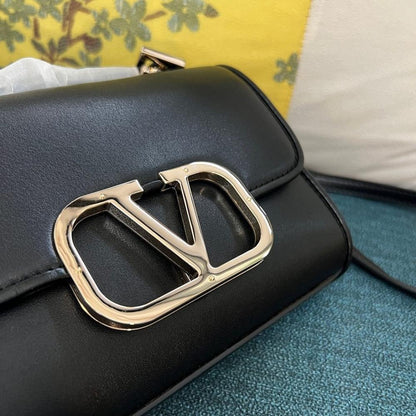 Modern Leather Shoulder Bag – Limited Edition