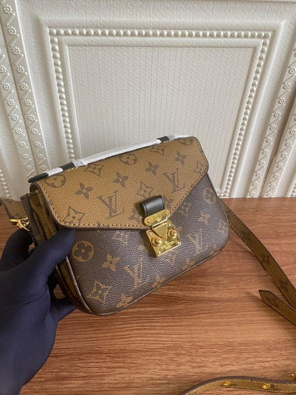 Modern Premium Crossbody Bag