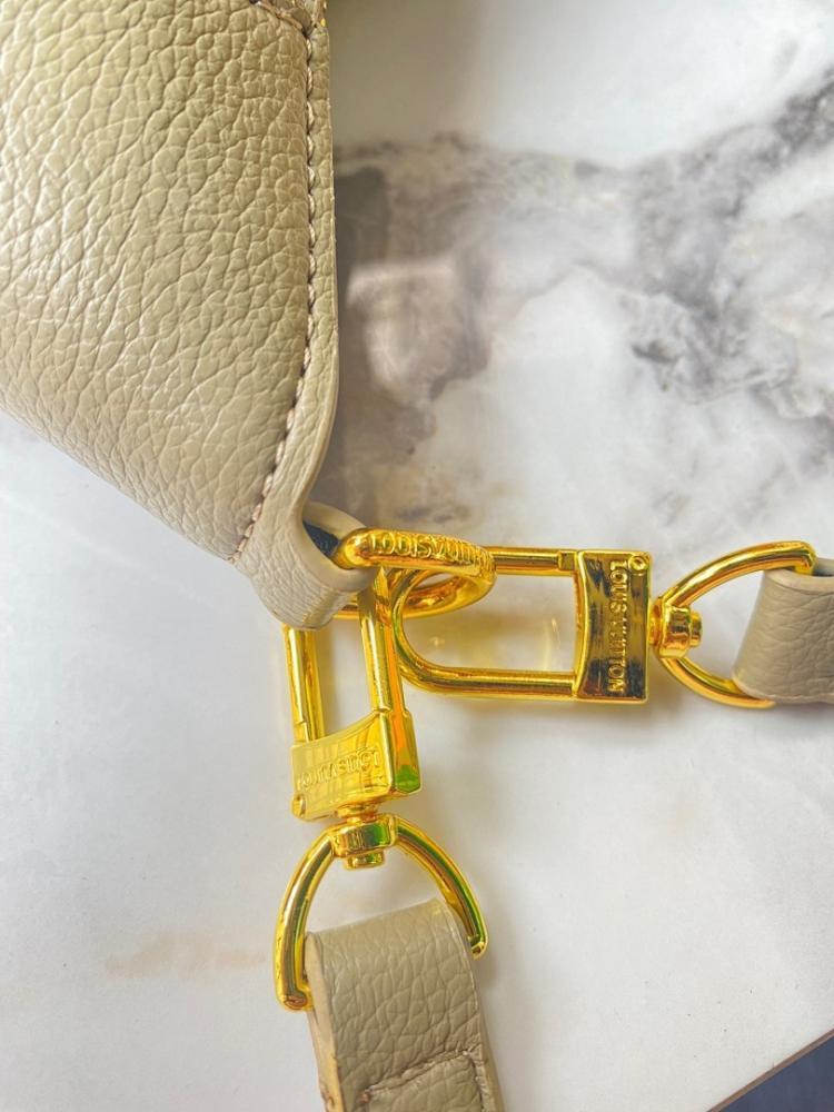 Modern Italian-Inspired Shoulder Bag