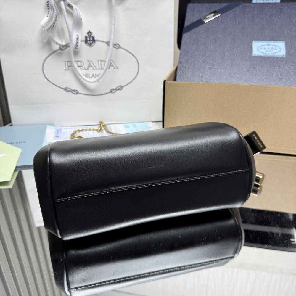 Classic Leather Shoulder Bag