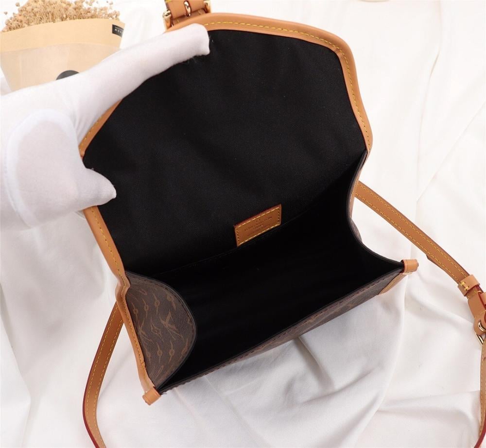 Kelly Shoulder Bag