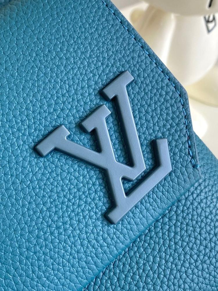 Elegant Refined Leather Shoulder Bag