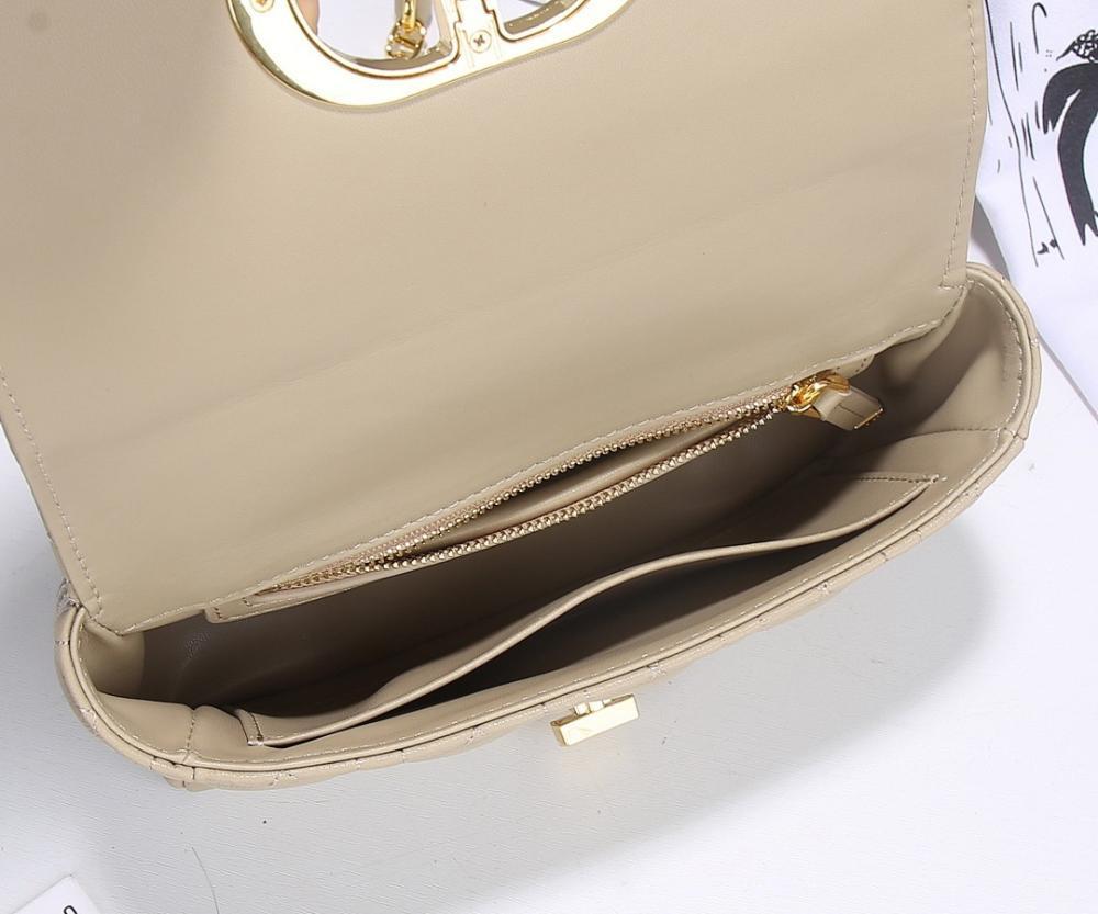 Stylish Refined Silver Leather Crossbody Bag