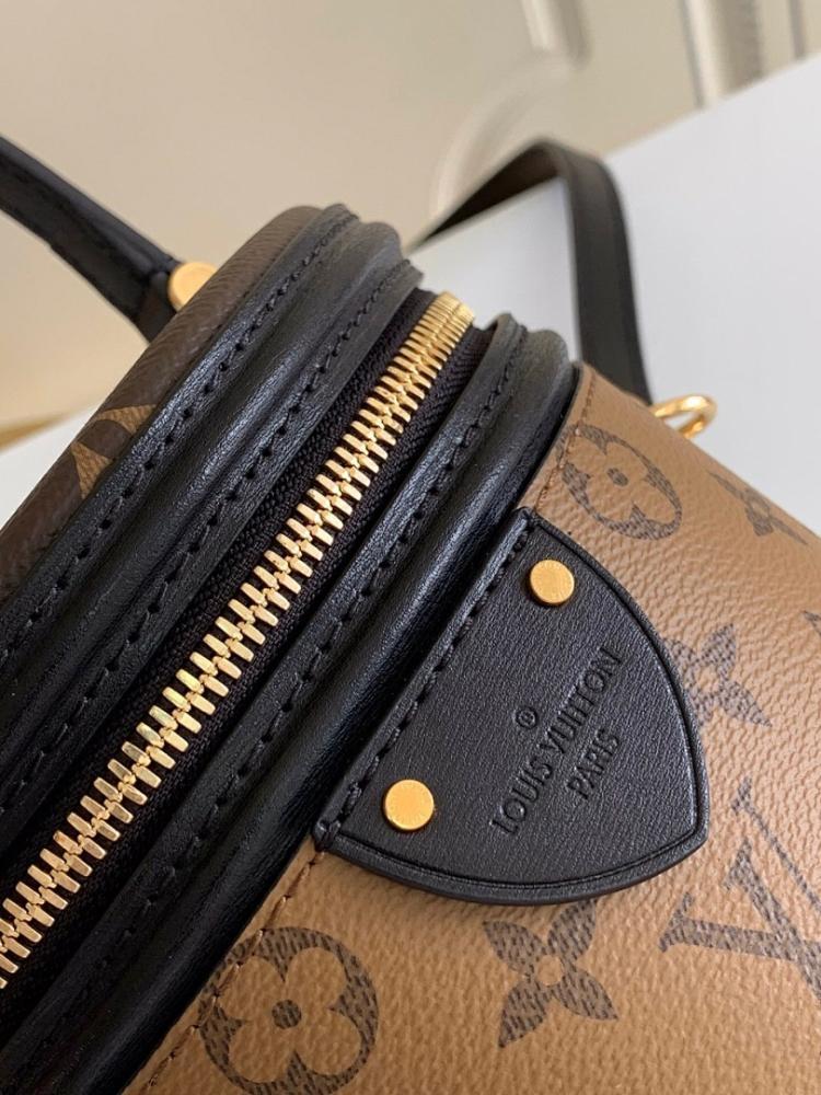 Alma Leather Shoulder Bag