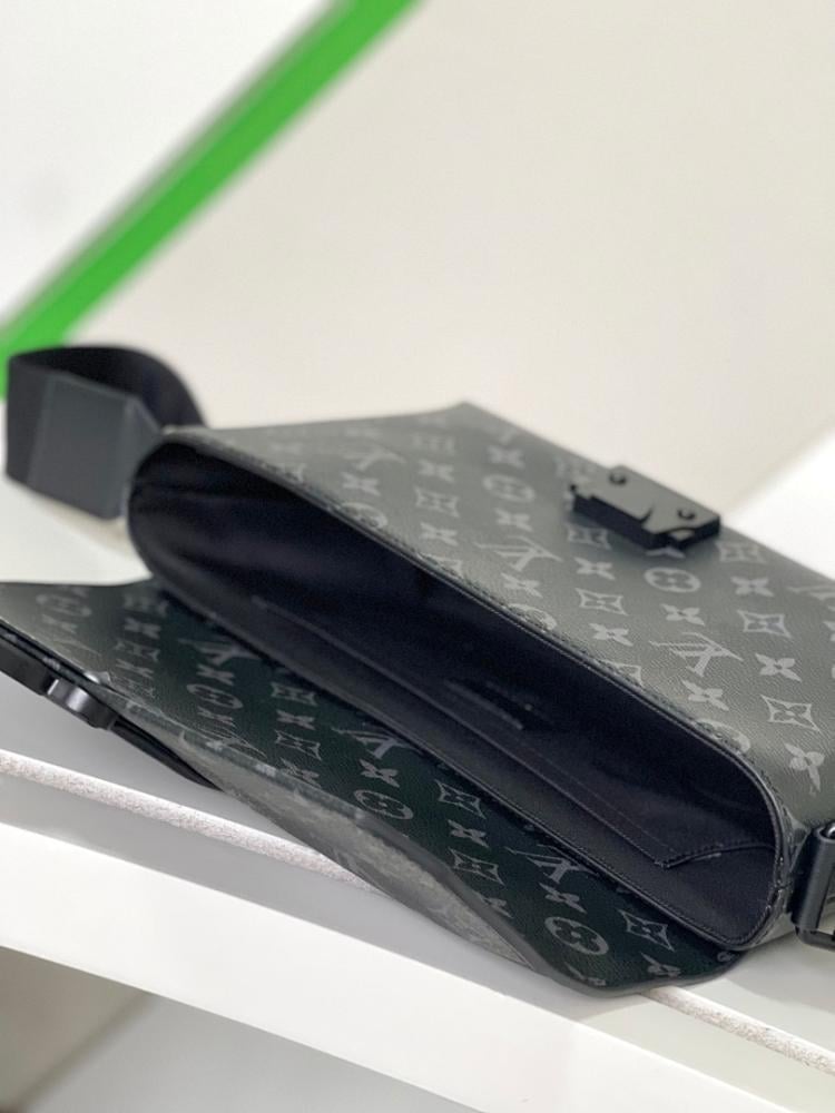 Modern Leather Shoulder Bag – Limited Edition