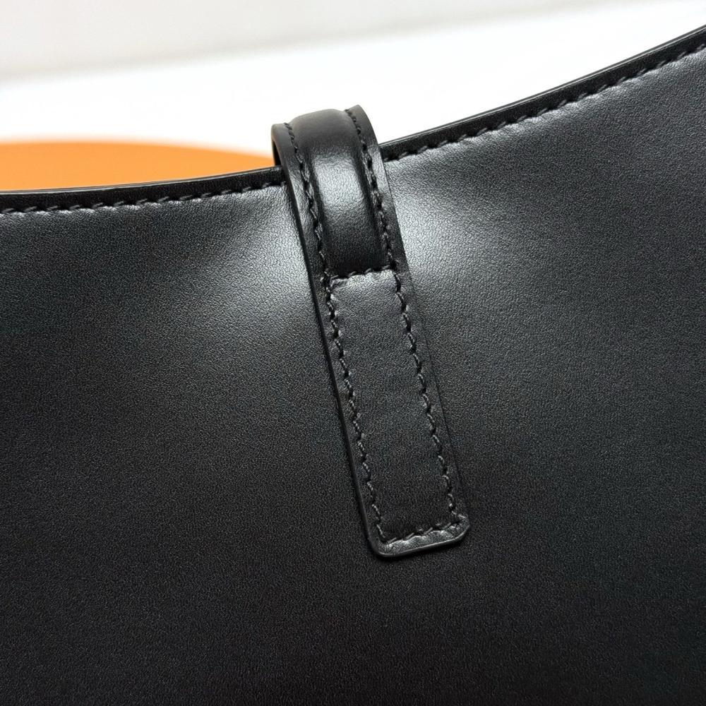Arco Leather Shoulder Bag