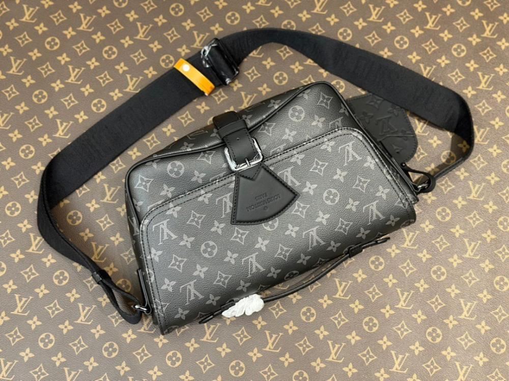 Elegant Calfskin Shoulder Bag – Special Edition