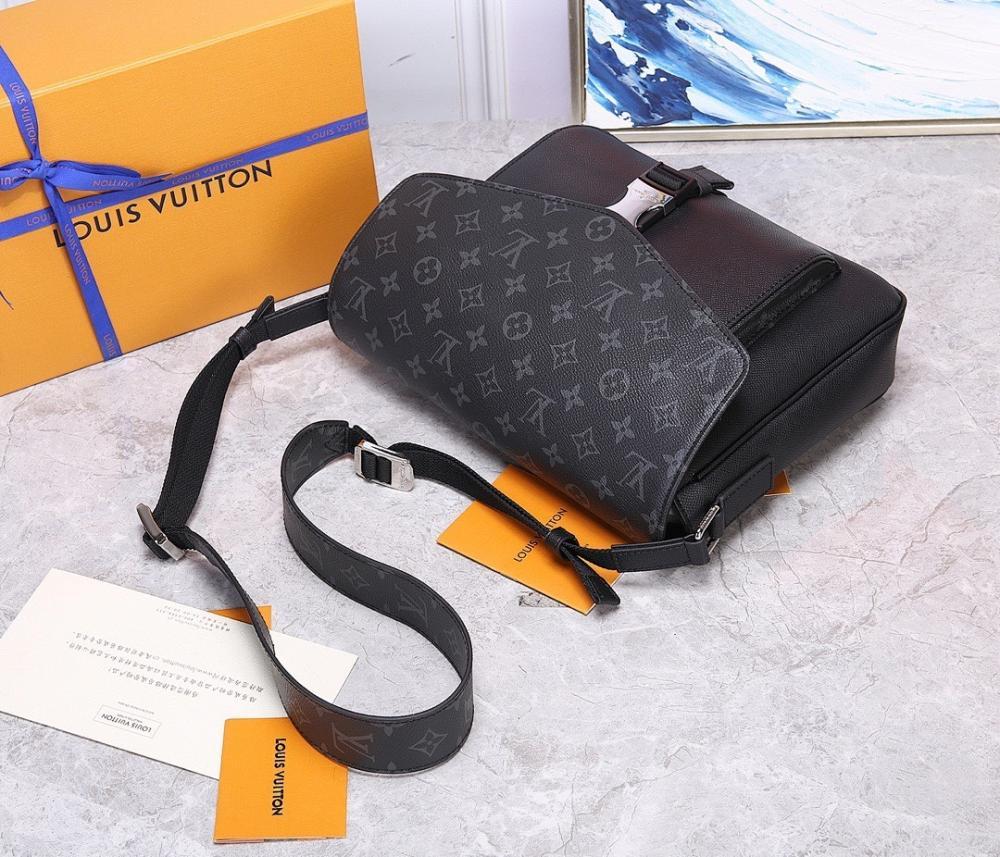 Modern Refined Leather Shoulder Bag