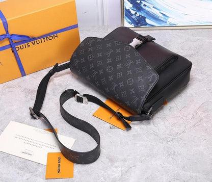 Modern Refined Leather Shoulder Bag