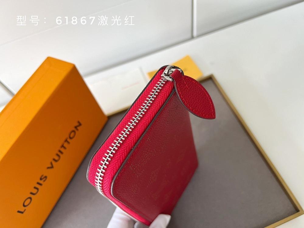 Elegant Gold Wallet – Limited Edition