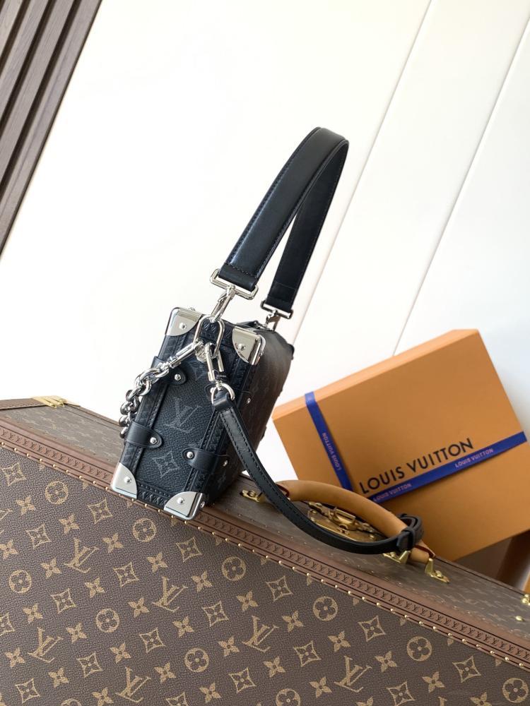 Classic Shoulder Bag