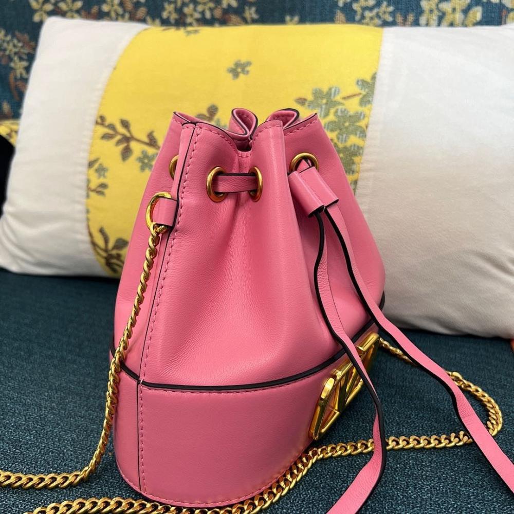 Modern Elegant Leather Bucket Bag – Limited Edition