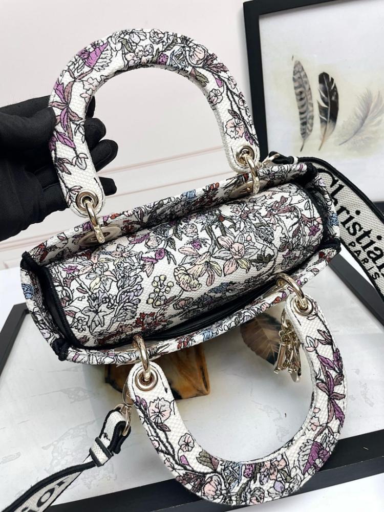 Luxury Refined Embroidered Shoulder Bag
