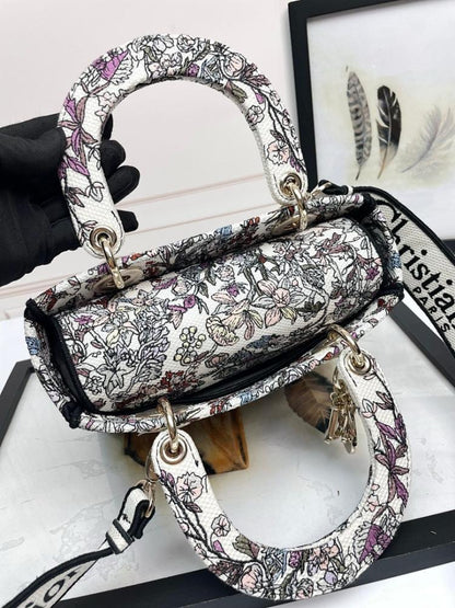 Luxury Refined Embroidered Shoulder Bag