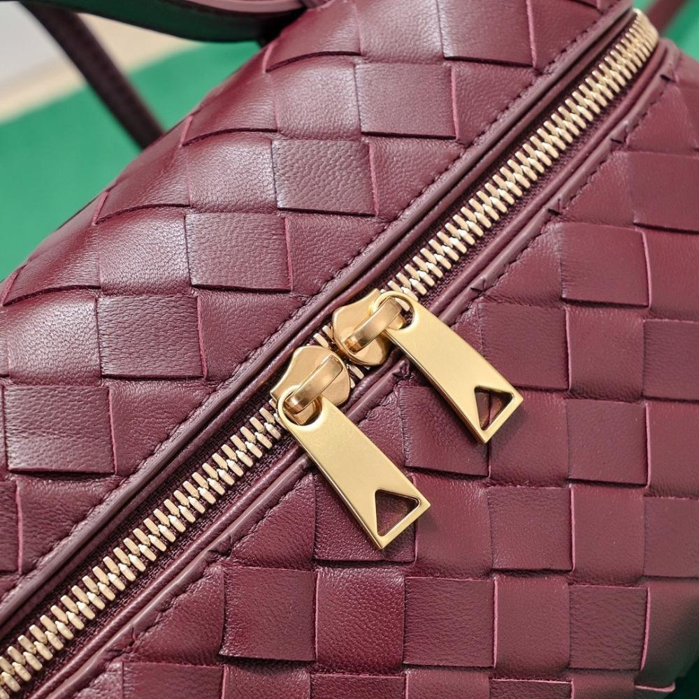 Classic Modern Woven Bag