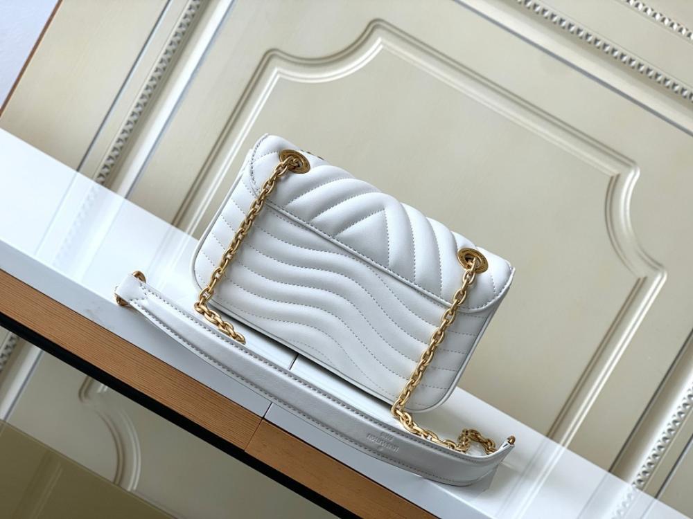 Classic Refined Quilted Leather Shoulder Bag
