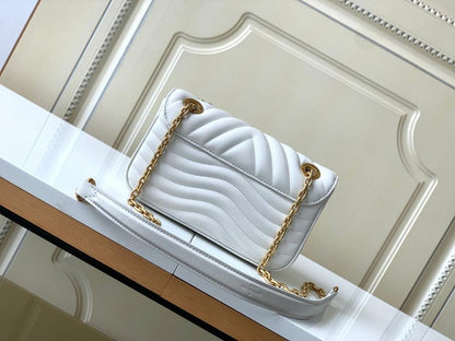 Classic Refined Quilted Leather Shoulder Bag