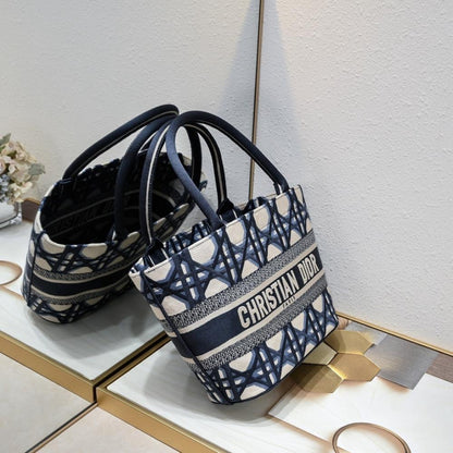 Classic Italian-Inspired Tote Bag