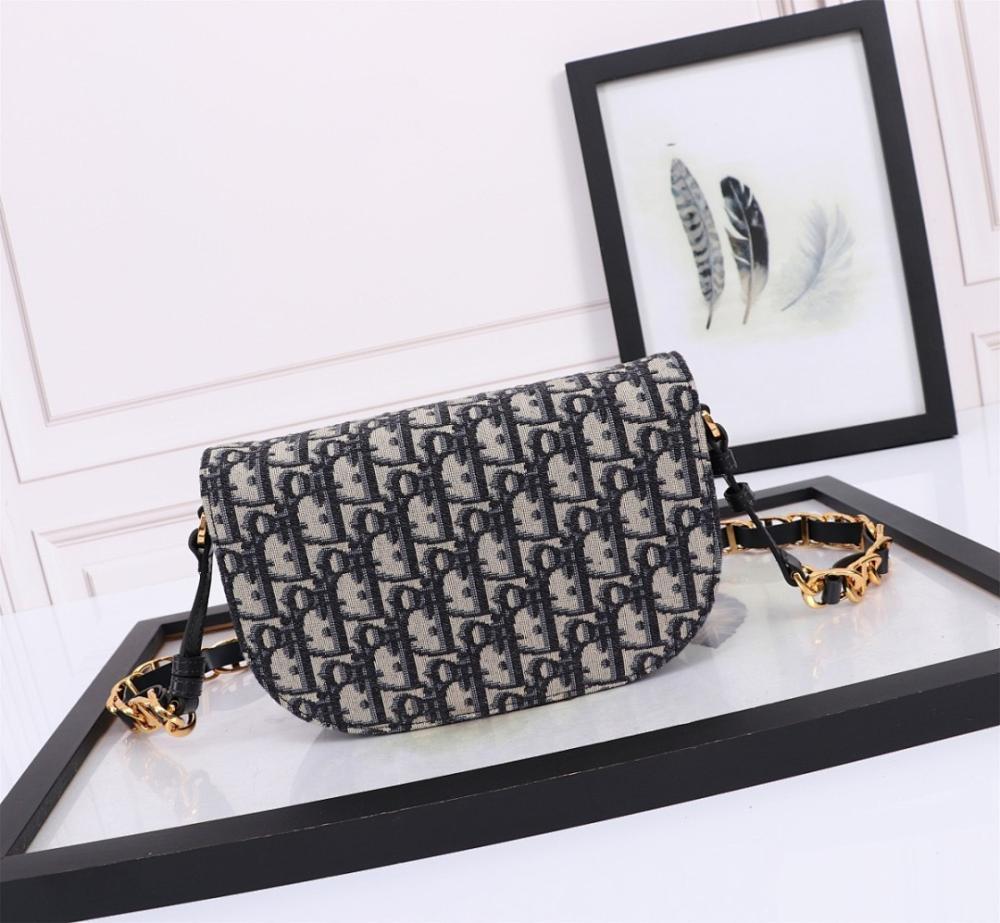 Modern Italian-Inspired Quilted Leather Shoulder Bag