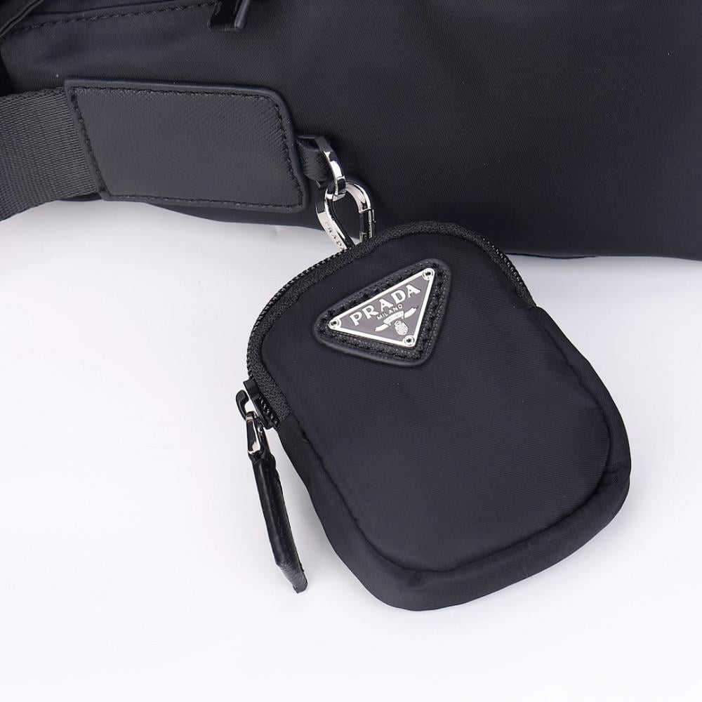 Classic Modern Leather Shoulder Bag