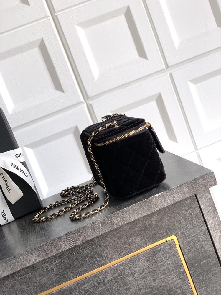 Alma Gold Satin Wallet