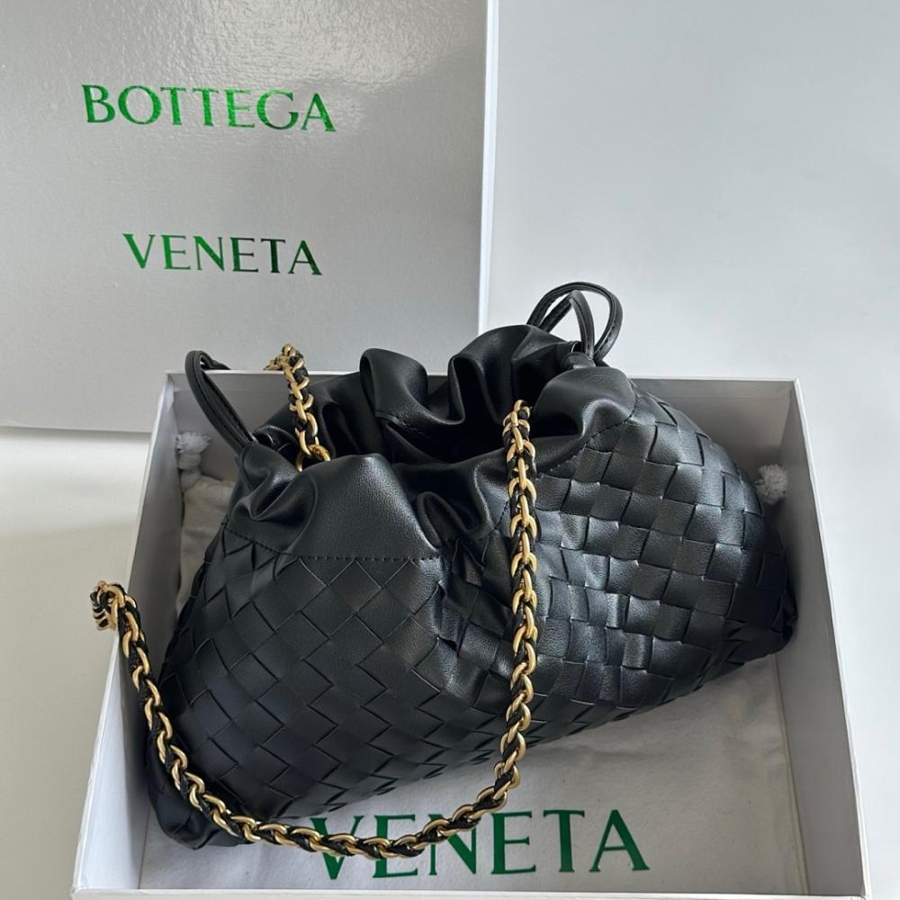 Stylish Calfskin Shoulder Bag – Limited Edition