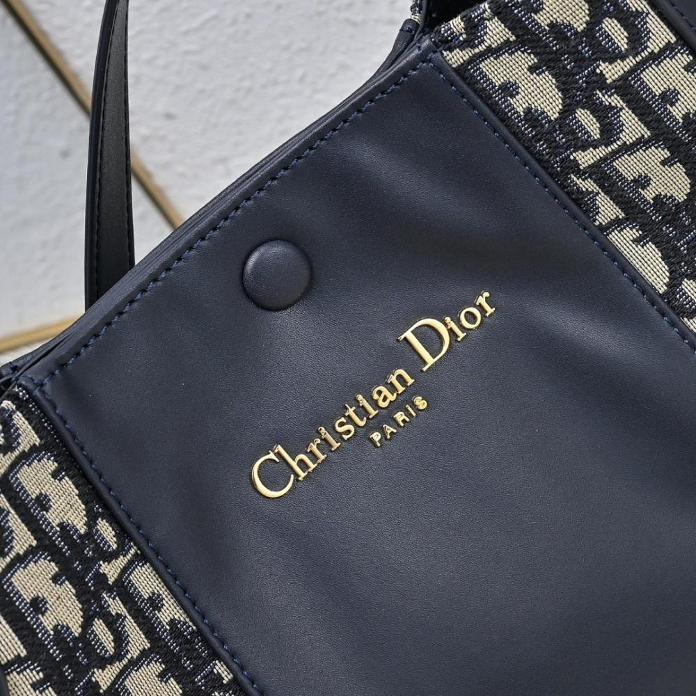 Modern Leather Bucket Bag – Limited Edition