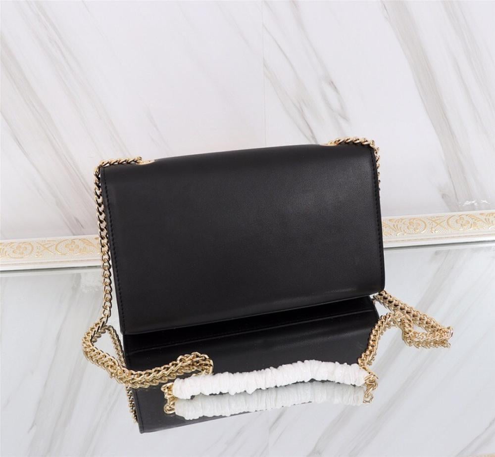 Elegant Leather Shoulder Bag – Limited Edition