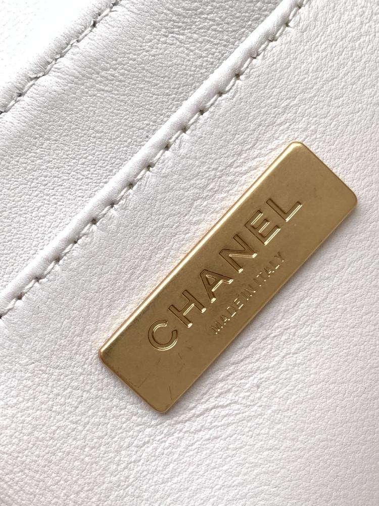 Classic Leather Crossbody Bag