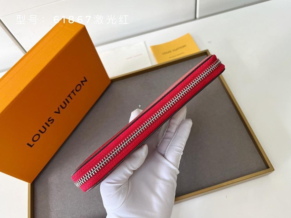 Elegant Gold Wallet – Limited Edition