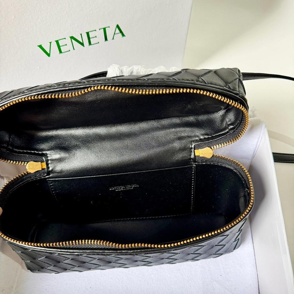 Elegant Woven Leather Shoulder Bag – Special Edition