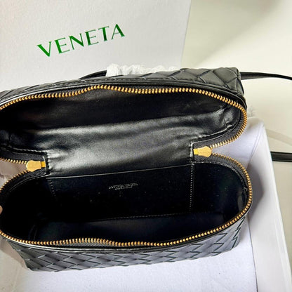 Elegant Woven Leather Shoulder Bag – Special Edition