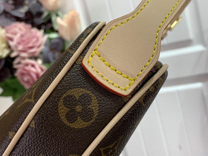 Classic Shoulder Bag