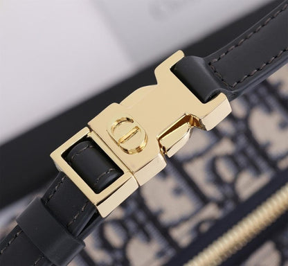 Luxury Embroidered Shoulder Bag – Limited Edition