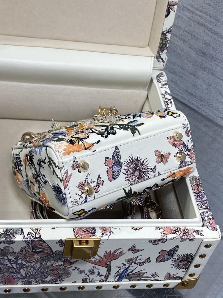 Alma Embroidered Leather Wallet