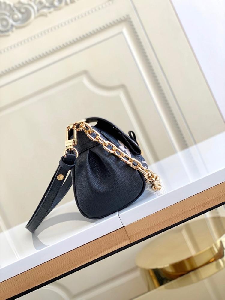 Elegant Leather Shoulder Bag – Special Edition