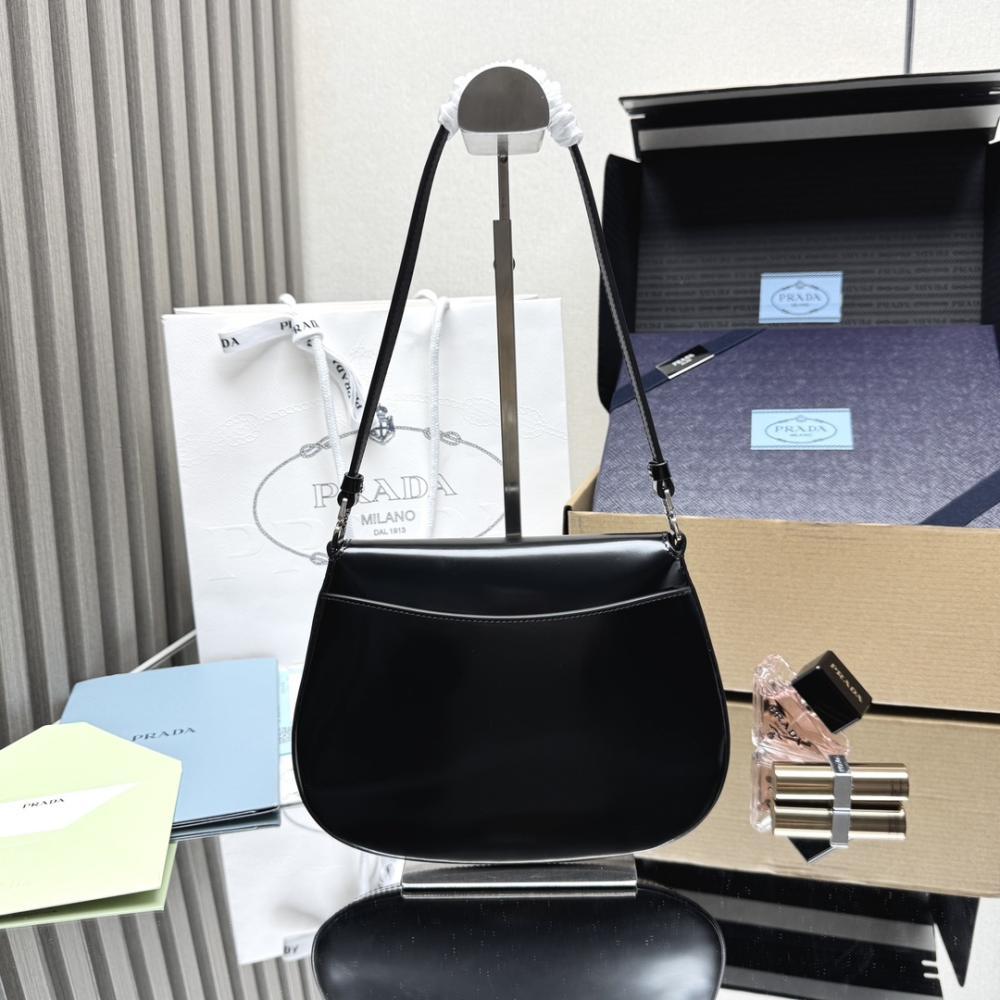 Classic Shoulder Bag