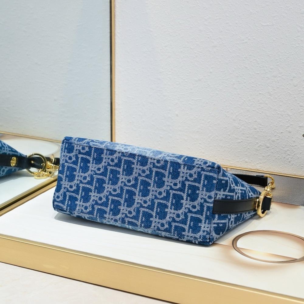 Modern Luxury Studded Leather Shoulder Bag – Special Edition