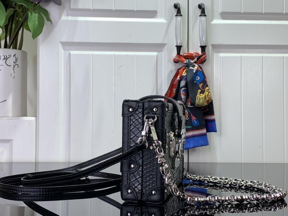 Elegant Shoulder Bag